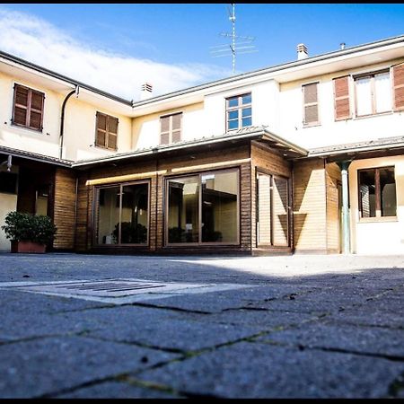 Manfredi Ristorante Con Alloggio Romentino Екстер'єр фото