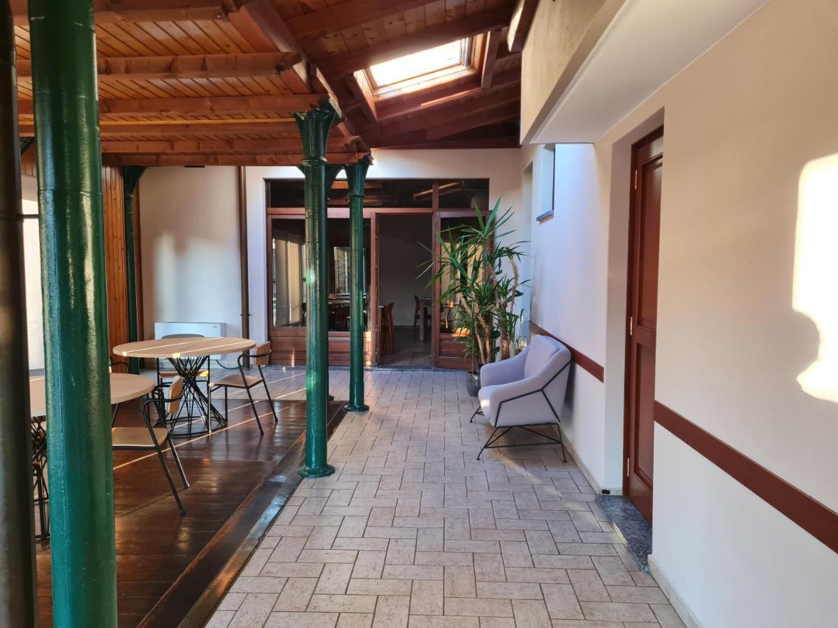 Manfredi Ristorante Con Alloggio Romentino Екстер'єр фото