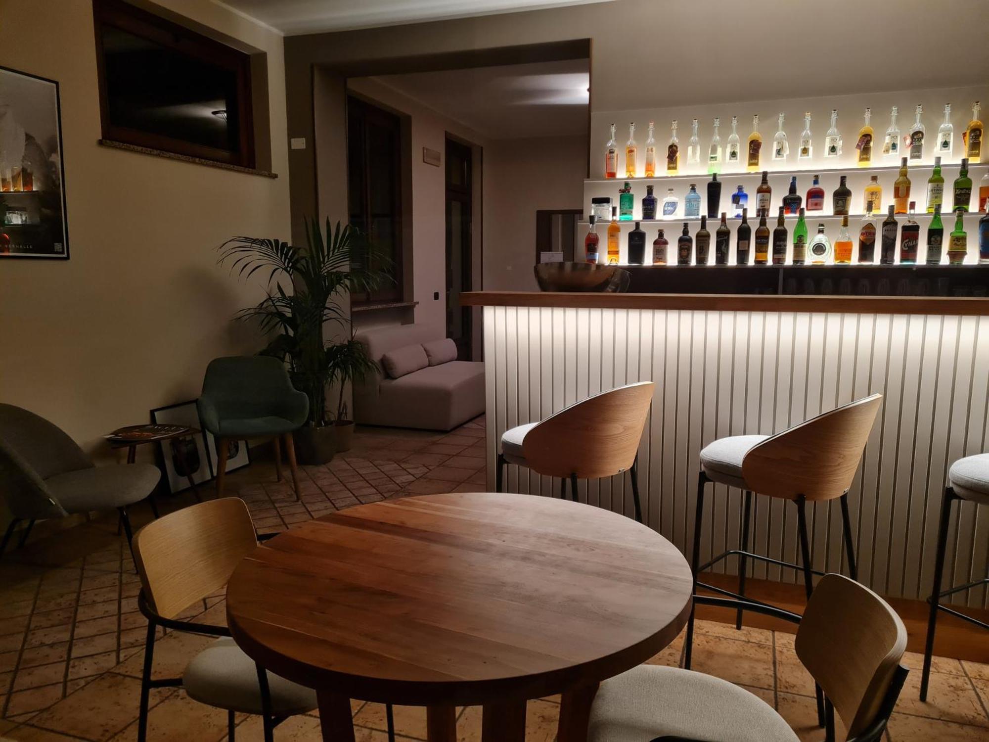 Manfredi Ristorante Con Alloggio Romentino Екстер'єр фото