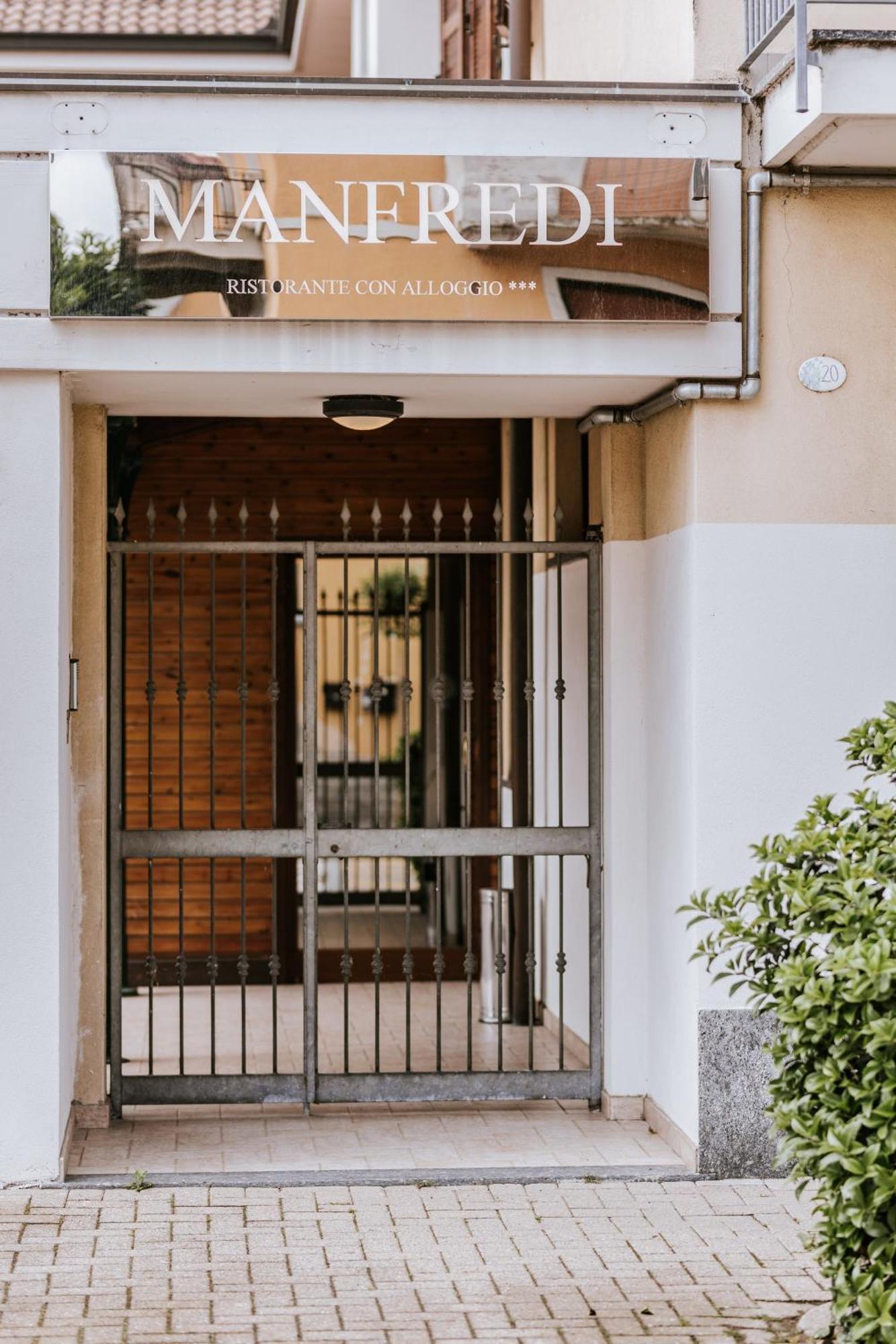 Manfredi Ristorante Con Alloggio Romentino Екстер'єр фото