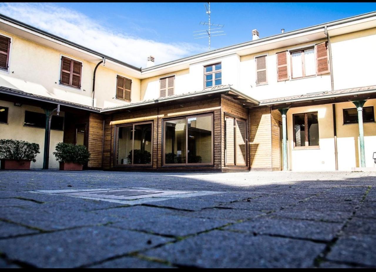 Manfredi Ristorante Con Alloggio Romentino Екстер'єр фото